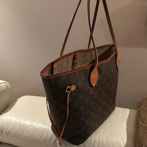 Louis Vuitton Neverfull Monogram MM - Picture 8 of 16